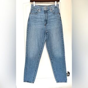 Levi's High Waisted Mom Jeans Sz 27 Medium Wash Denim Classic Retro Relaxed Fit